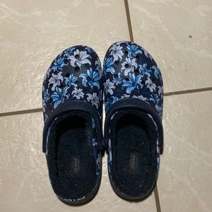 Fuzzy Crocs Floral